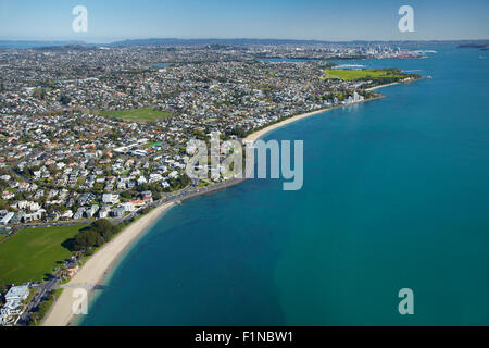 Baie de St Heliers, Kohimarama, et Mission Bay, Auckland, île du Nord, Nouvelle-Zélande - vue aérienne Banque D'Images