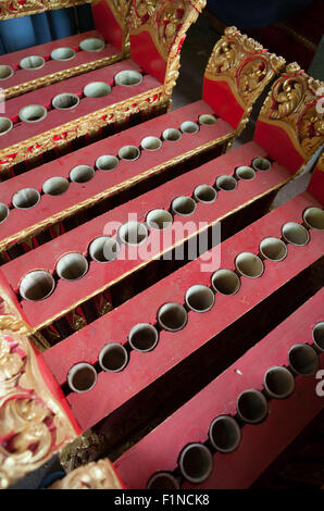 Instrument de musique traditionnel balinais en préparation, photographié à Blahbatuh, Gianyar, Bali, Indonésie. Banque D'Images