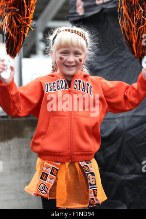 Reser Stadium, Corvallis, OR, USA. 16Th Jun 2015. Un jeune fan de l'état de l'Oregon célèbre la journée d'ouverture de la saison de football de la NCAA avant le match entre les Castors et les Wildcats Weber State à Reser Stadium, Corvallis, OR. Larry C. Lawson/CSM/Alamy Live News Banque D'Images