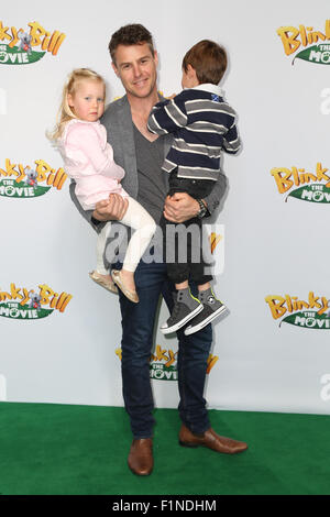 Sydney, Australie. 5 septembre 2015. Sur la photo : Rodger Corser, Budd Frederick Corser et Cilla Juin Corser. Les célébrités sont arrivés sur le tapis vert au quartier de divertissement Hoyts, Moore Park pour la première mondiale de Sydney Blinky Bill. Crédit : Richard Milnes/Alamy Live News Banque D'Images