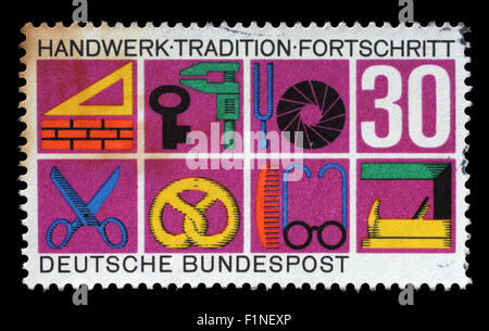 Timbres en Allemagne, montre les symboles de divers métiers, vers 1968 Banque D'Images