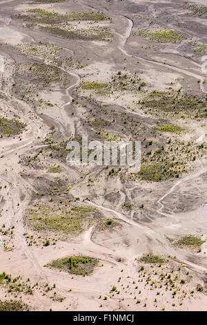 Vue aérienne de la mer de sable à l'intérieur de la caldeira de Bromo Tengger. Le Mont Bromo se trouve au milieu d'une vaste plaine appelée l''mer' de Sable Banque D'Images