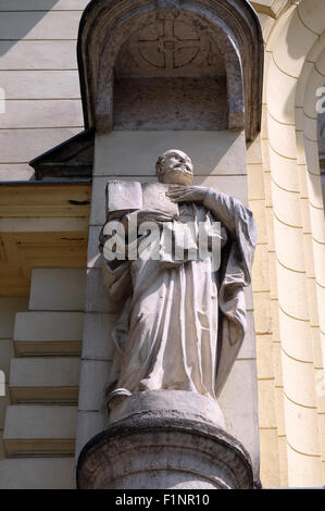 Saint Ignace de Loyola sur le portail de Saint James Church à Ljubljana, Slovénie Banque D'Images