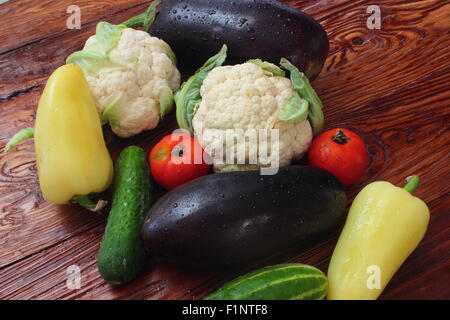 Les poivrons sont, concombres, aubergines, tomates, choux-fleurs Banque D'Images