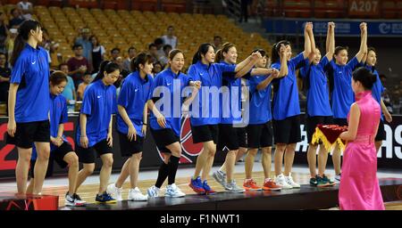 Wuhan, province du Hubei en Chine. 12Th Mar, 2015. Les joueurs, les médaillés de bronze de la Corée du Sud réagir à la cérémonie à la FIBA Asie 2015 Women's Championship à Wuhan, capitale de la province du Hubei en Chine centrale, le 5 septembre 2015. © Guo Yong/Xinhua/Alamy Live News Banque D'Images