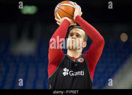 Berlin, Allemagne. 16Th Jun 2015. La Turquie Oguz Savas, à une session de formation de l'équipe turque à la Mercedes-Benz-Arena de Berlin, Allemagne, 4 septembre 2015. PHOTO : LUKAS SCHULZE/DPA/Alamy Live News Banque D'Images