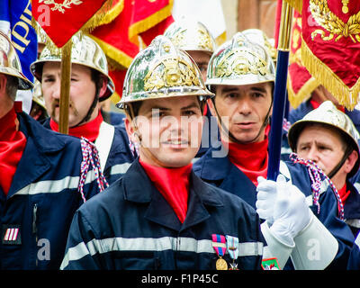 Pompier français organiser un défilé dans Paris Banque D'Images