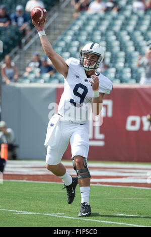 5 septembre 2015 : Penn State Nittany Lions quarterback McSorley Trace (9) lance la balle pendant l'échauffement avant la NCAA football match entre la Penn State Nittany Lions et le Temple Owls au Lincoln Financial Field à Philadelphie, Pennsylvanie. Banque D'Images