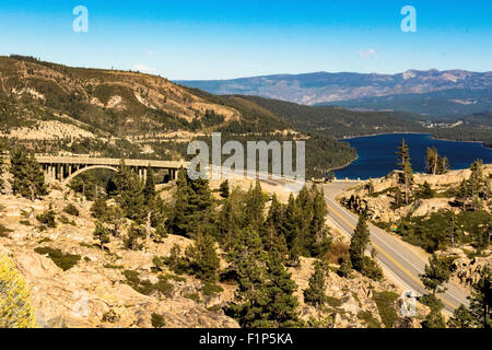 Lac et donner Memorial Bridge Arc-en-ciel en été Banque D'Images