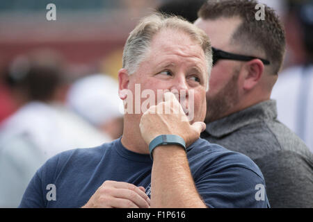 Philadelphie, Pennsylvanie, USA. 12Th Mar, 2015. Philadelphia Eagles Head coach Chip Kelly regarde pendant l'échauffement avant la NCAA football match entre la Penn State Nittany Lions et le Temple Owls au Lincoln Financial Field à Philadelphie, Pennsylvanie. © csm/Alamy Live News Banque D'Images