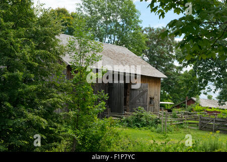 Une ancienne grange à Upper Canada Village. Banque D'Images