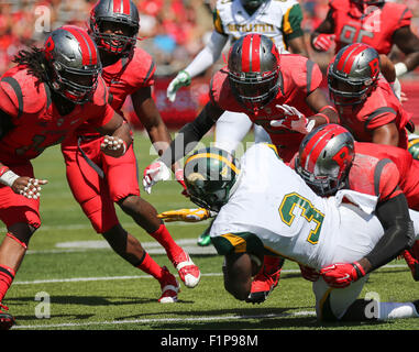 Piscataway, NJ, USA. 12Th Mar, 2015. Essaim de défense Rutgers Norfolk State Spartans running back Gerard Johnson (3) au cours d'un match de football de la NCAA à High Point Solutions Stadium à Piscataway, New Jersey Mike Langish/Cal Sport Media. Credit : csm/Alamy Live News Banque D'Images