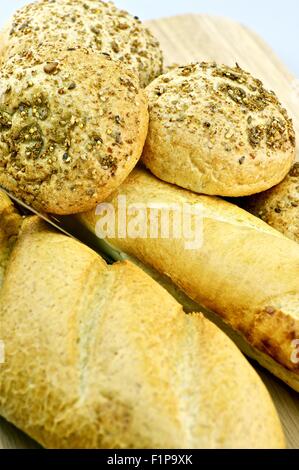 Pain frais - Groupe de beaucoup de différents pains - Studio Photo de table. La Collection de Photos. Banque D'Images
