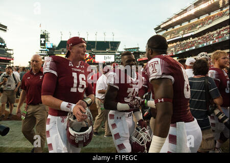 Philadelphie, Pennsylvanie, USA. 12Th Mar, 2015. Les joueurs du Temple célébrer après avoir battu Penn State au Lincoln Financial Field à Philadelphie PA Credit : Ricky Fitchett/ZUMA/Alamy Fil Live News Banque D'Images