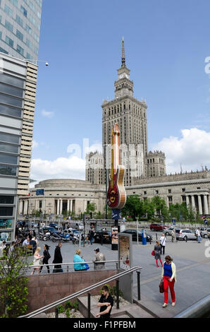 Palais de la Culture - Palac Kultury et coin de rocher occupé Caffe, Warszawa, Varsovie, Polska, Pologne, Europe, UNION EUROPÉENNE Banque D'Images