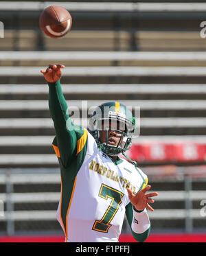 Piscataway, NJ, USA. 12Th Mar, 2015. Norfolk State Spartans quarterback Greg Hankerson (7) se réchauffe avant un match de football de la NCAA à High Point Solutions Stadium à Piscataway, New Jersey Mike Langish/Cal Sport Media. Credit : csm/Alamy Live News Banque D'Images