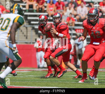 Piscataway, NJ, USA. 12Th Mar, 2015. Scarlet Knights Rutgers quarterback Hayden Rettig (11) ressemble à lancer lors d'un match de football de la NCAA à High Point Solutions Stadium à Piscataway, New Jersey Mike Langish/Cal Sport Media. Credit : csm/Alamy Live News Banque D'Images