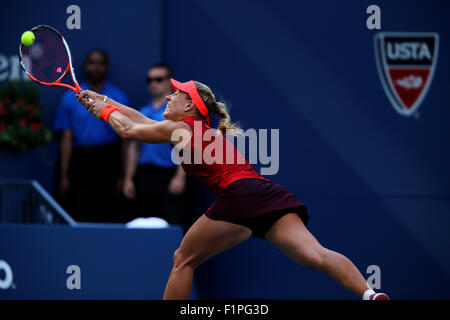 New York, USA. 5 Septembre, 2015. Angelique Kerber de l'Allemagne en action contre Victoria Azarenka au troisième tour à l'US Open à Flushing Meadows, New York le 5 septembre 2015. Azarenka remporte le match en trois sets. Crédit : Adam Stoltman/Alamy Live News Banque D'Images