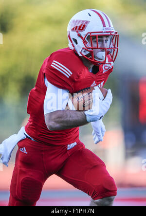 Fairfield, CT, USA. 12Th Mar, 2015. Sacré-Cœur : receveur Andrew O'Neill (5) renvoie l'ouverture kickoff de Saint Anselme au cours de l'action de la NCAA football FC au Sacré-Cœur du Campus de l'Université de Fairfield, Connecticut) Champ Sacré-Cœur gagné 43-19. Gary McCullough/CSM/Alamy Live News Banque D'Images