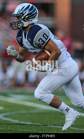 Fairfield, CT, USA. 12Th Mar, 2015.  : Saint Anselme le receveur Ryan Monette (30) retourne un sacré coeur kickoff durant la 1ère moitié de NCAA football FC action au Sacré-Cœur du Campus de l'Université de Fairfield, Connecticut) Champ Sacré-Cœur gagné 43-19. Gary McCullough/CSM/Alamy Live News Banque D'Images