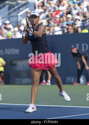 Flushing Meadow, NY, USA. 12Th Mar, 2015. NEW YORK 05-Septembre : Varvara Lepchenko (USA) en action ici bat Mona Barthel (GER) 16 63 64 Au cours de leur 3e tour de l'US Open 2015 à Flushing Meadows, NY.Crédit : Andrew Patron/Zuma Wire Crédit : Andrew Patron/ZUMA/Alamy Fil Live News Banque D'Images