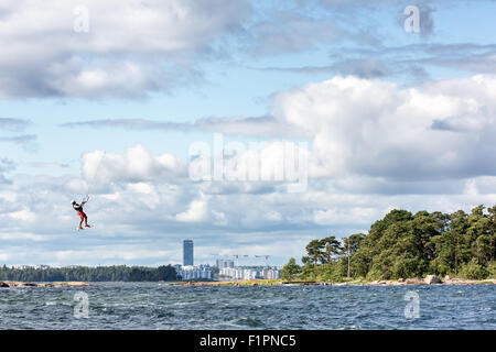 Le kite surf à Hattusaari island, Helsinki, Finlande, Europe, UNION EUROPÉENNE Banque D'Images