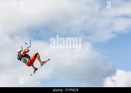 Le kite surf à Hattusaari island, Helsinki, Finlande, Europe, UNION EUROPÉENNE Banque D'Images