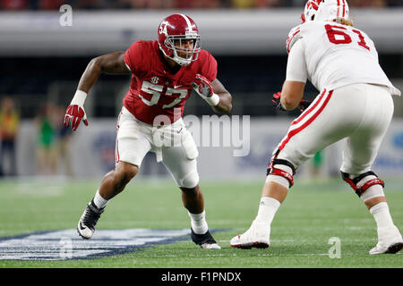 5 septembre 2015 : Alabama Crimson Tide joueur de ligne défensive D.J. Pettway (57) au cours de l'avocat Classic match de football entre les blaireaux du Wisconsin et l'Alabama Crimson Tide chez AT&T Stadium à Arlington, TX ; Tim Warner/CSM. Banque D'Images