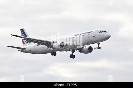 Air France Airbus A321 F-GTAK entrée en terre à l'aéroport de Londres Heathrow LHR Banque D'Images