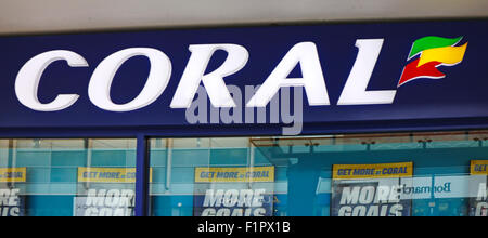 Coral Boutique paris logo dans St Stephen's Street, Norwich, Norfolk, Angleterre, Royaume-Uni. Banque D'Images