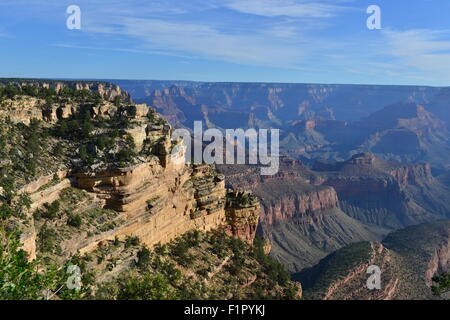 Le Grand Canyon au lever du soleil sur un matin de septembre. Banque D'Images