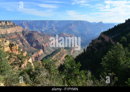 Le Grand Canyon au lever du soleil sur un matin de septembre. Banque D'Images