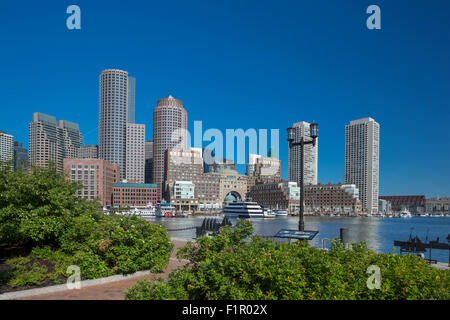 Loisirs HARBORWALK Rowes Wharf Pier DU VENTILATEUR SUR LE CENTRE-VILLE PORT INTÉRIEUR DE SOUTH BOSTON MASSACHUSETTS USA Banque D'Images