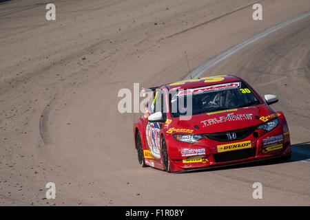 Corby, Royaume-Uni. 6 Septembre, 2015. Martin Depper Eurotech et lecteurs de course pendant la Dunlop MSA British Touring Car Championship at Rockingham Speedway le 6 septembre 2015 à Corby, Royaume-uni Crédit : Gergo Toth/Alamy Live News Banque D'Images