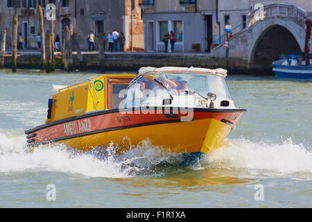 La vitesse de l'eau d'urgence ambulance Venise Vénétie Italie Europe Banque D'Images