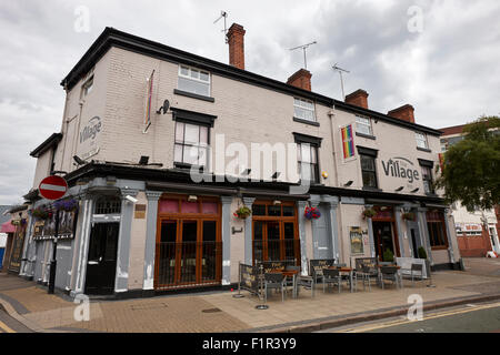 Le Village dans le quartier gay de Birmingham UK Banque D'Images