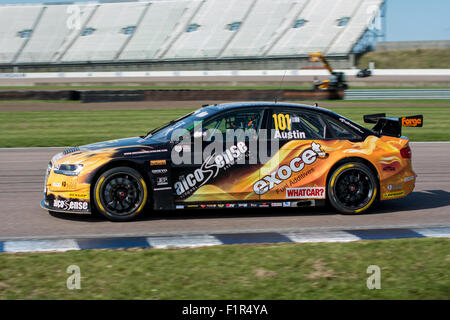 Corby, Royaume-Uni. 6 Septembre, 2015. Rob Austin et Exocet AlcoSense durs pendant la Dunlop MSA British Touring Car Championship at Rockingham Speedway le 6 septembre 2015 à Corby, Royaume-uni Crédit : Gergo Toth/Alamy Live News Banque D'Images