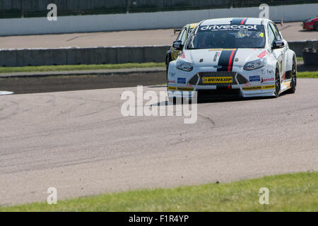 Corby, Royaume-Uni. 6 Septembre, 2015. Motorbase Mat Jackson et performances au cours de la Dunlop MSA British Touring Car Championship at Rockingham Speedway le 6 septembre 2015 à Corby, Royaume-uni Crédit : Gergo Toth/Alamy Live News Banque D'Images