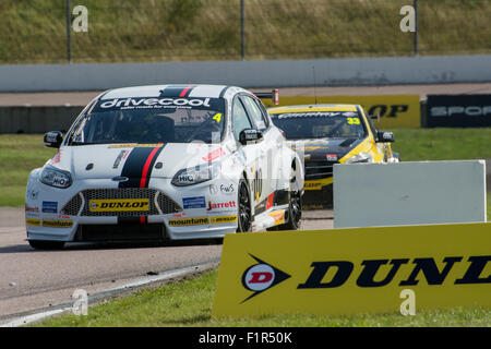 Corby, Royaume-Uni. 6 Septembre, 2015. Motorbase Mat Jackson et performances au cours de la Dunlop MSA British Touring Car Championship at Rockingham Speedway le 6 septembre 2015 à Corby, Royaume-uni Crédit : Gergo Toth/Alamy Live News Banque D'Images