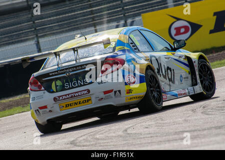 Corby, Royaume-Uni. 6 Septembre, 2015. Daniel Welch et Welch Motorsport durs pendant la Dunlop MSA British Touring Car Championship at Rockingham Speedway le 6 septembre 2015 à Corby, Royaume-uni Crédit : Gergo Toth/Alamy Live News Banque D'Images