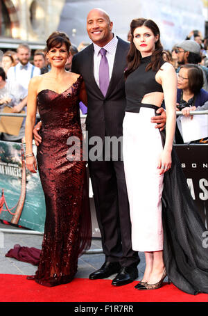 Londres, Royaume-Uni, 21 mai 2015 : Carla Gugino, Dwayne Johnson, Alexandra Daddario assister à la première mondiale de San Andreas à l'Odeo Banque D'Images