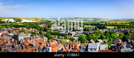 Vue du château de Lewes, Lewes, East Sussex, Angleterre de la ville, des falaises de craie et la campagne vallonnée du South Downs Banque D'Images