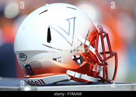 Pasadena, CA. 12Th Mar, 2015. Virginia Cavaliers casque dans le jeu entre le Virginia Cavaliers et l'UCLA Bruins, le Rose Bowl de Pasadena, CA. Photographe : Peter Renner and Co pour Cal Sport Media/Alamy Live News Banque D'Images