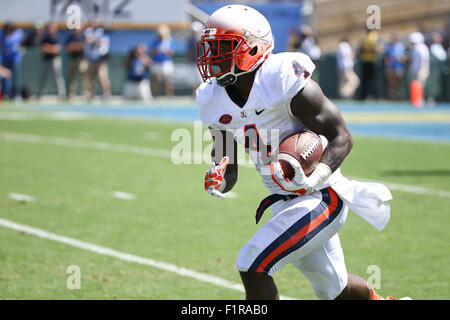 Pasadena, CA. 12Th Mar, 2015. Virginia Cavaliers exécutant retour Taquan Mizzell # 4 trouve un certain tournant prix dans le jeu entre le Virginia Cavaliers et l'UCLA Bruins, le Rose Bowl de Pasadena, CA. Photographe : Peter Renner and Co pour Cal Sport Media/Alamy Live News Banque D'Images