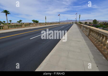 La route sur le pont de Londres à Lake Havasu Banque D'Images