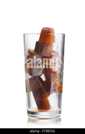 Cubes de café congelé en verre à whisky. Préparations pour cocktail café glacé Banque D'Images
