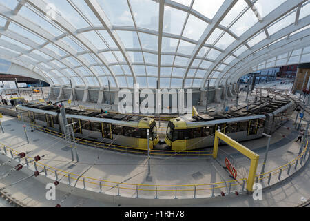 La surface intérieure de la rénovation de la gare Victoria de Manchester, avec l'arrêt de TLR Metrolink Banque D'Images