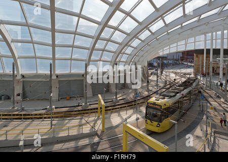 La surface intérieure de la rénovation de la gare Victoria de Manchester, avec l'arrêt de TLR Metrolink Banque D'Images