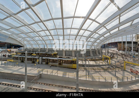 La surface intérieure de la rénovation de la gare Victoria de Manchester, avec l'arrêt de TLR Metrolink Banque D'Images