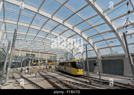 La surface intérieure de la rénovation de la gare Victoria de Manchester, doté d''un arrêt de tramway Metrolink TLR Banque D'Images